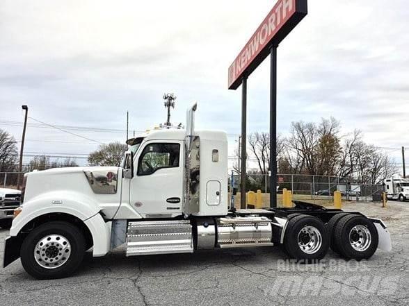 Kenworth W990 Тягачі
