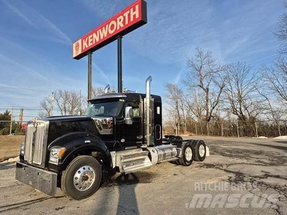Kenworth W990 Тягачі