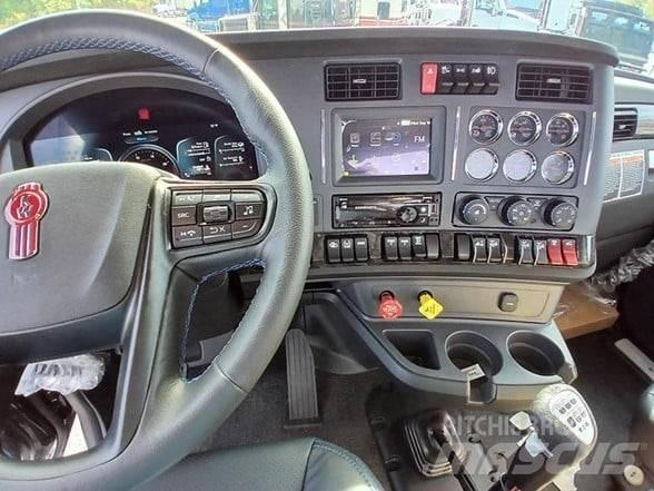 Kenworth W990 Тягачі