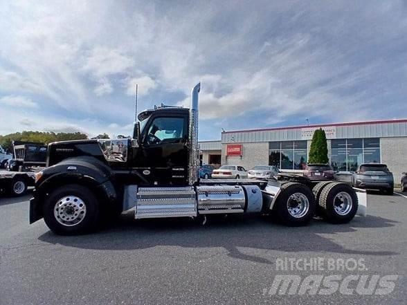 Kenworth W990 Тягачі
