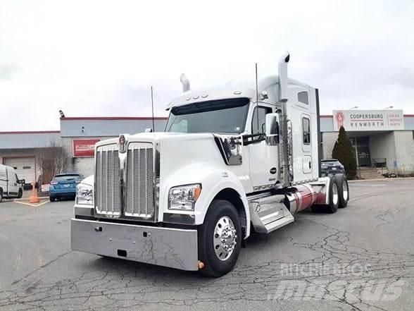 Kenworth W990 Тягачі