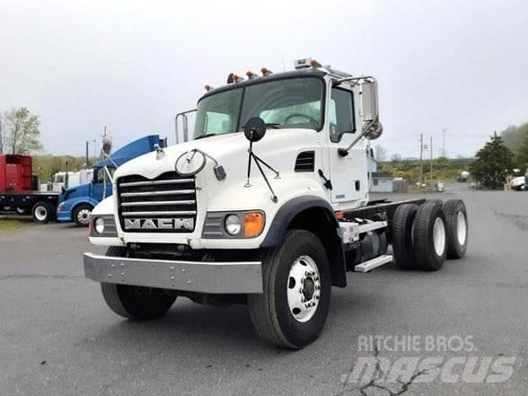 Mack GRANITE CV713 Шасі з кабіною