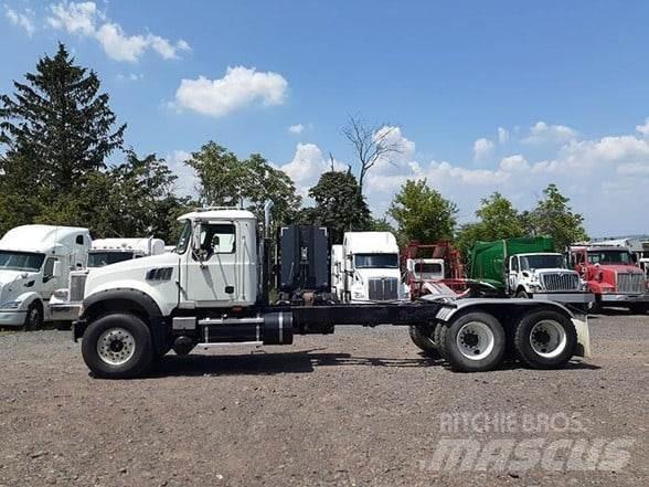 Mack GRANITE GU713 Тягачі