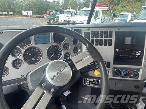 Mack GRANITE GU713 Самоскиди
