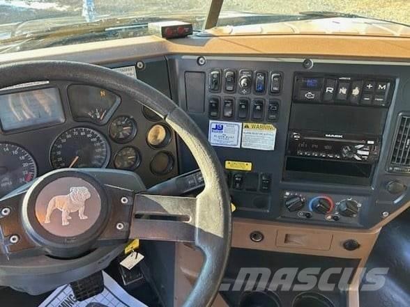 Mack GRANITE GU713 Самоскиди