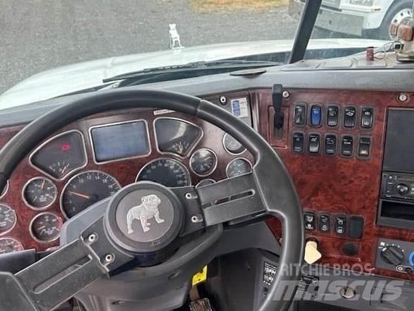 Mack GRANITE GU813 Сміттєвози