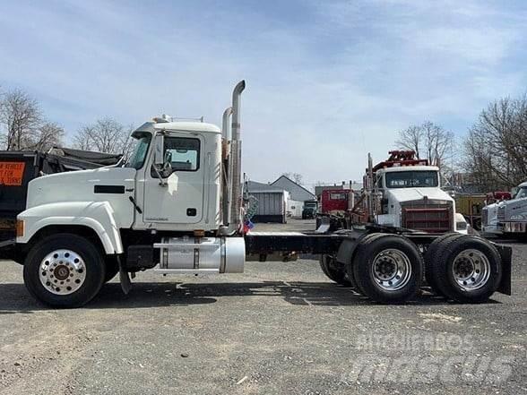 Mack PINNACLE CHU613 Тягачі
