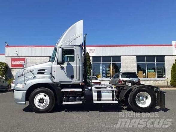 Mack PINNACLE CXU612 Тягачі