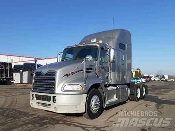 Mack PINNACLE CXU613 Тягачі