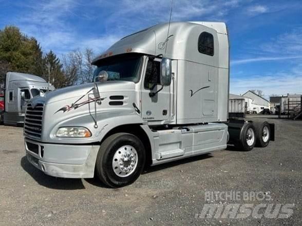Mack PINNACLE CXU613 Тягачі