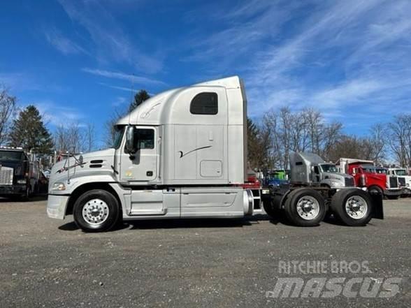 Mack PINNACLE CXU613 Тягачі