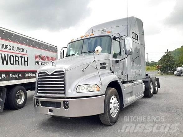 Mack PINNACLE CXU613 Тягачі