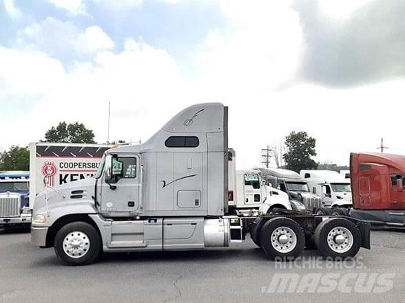 Mack PINNACLE CXU613 Тягачі