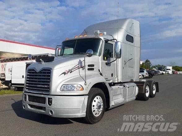 Mack PINNACLE CXU613 Тягачі