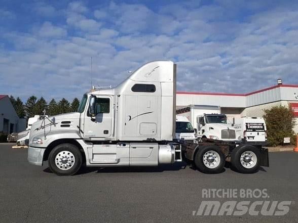 Mack PINNACLE CXU613 Тягачі