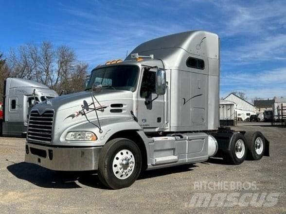 Mack PINNACLE CXU613 Тягачі