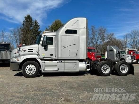 Mack PINNACLE CXU613 Тягачі