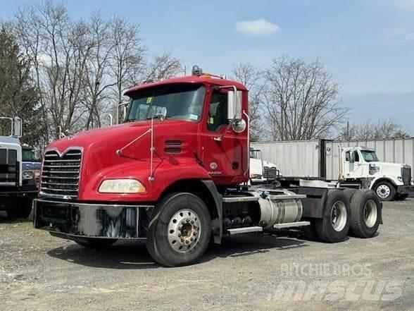 Mack PINNACLE CXU613 Тягачі