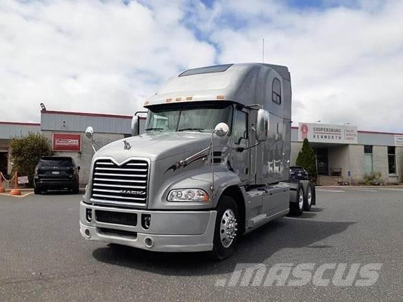 Mack PINNACLE CXU613 Тягачі