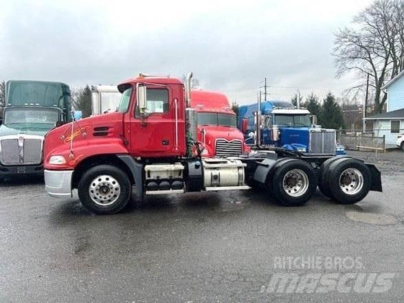 Mack PINNACLE CXU613 Тягачі