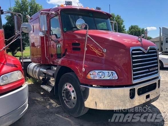 Mack PINNACLE CXU613 Тягачі