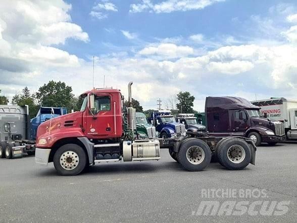Mack PINNACLE CXU613 Тягачі