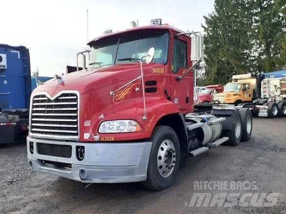 Mack PINNACLE CXU613 Тягачі