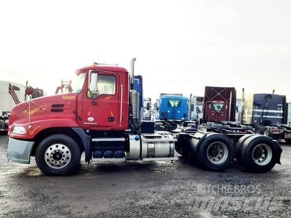 Mack PINNACLE CXU613 Тягачі