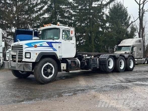 Mack RD690 Сміттєвози