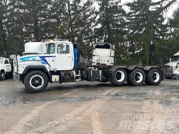 Mack RD690 Сміттєвози