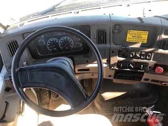 Sterling AT9500 Тягачі