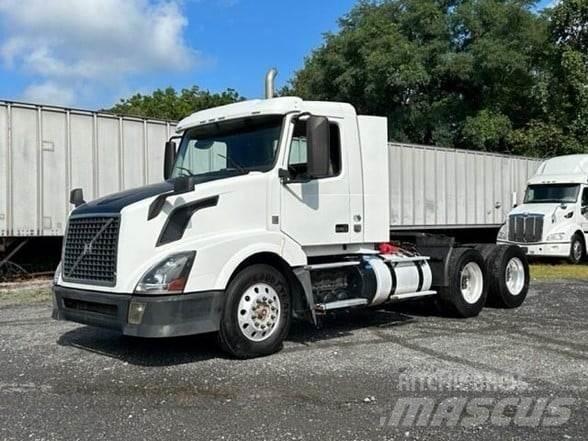 Volvo VNL64T300 Тягачі