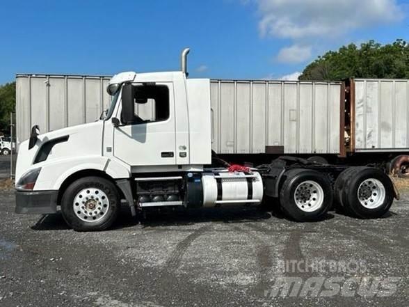 Volvo VNL64T300 Тягачі