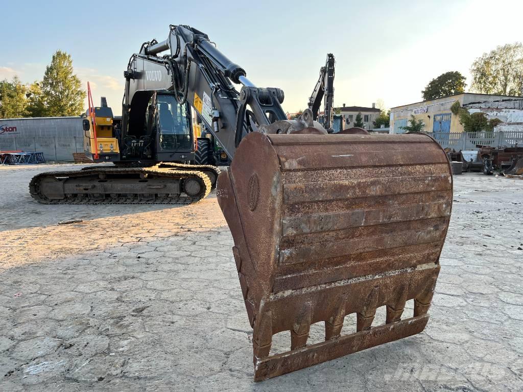 Volvo EC 220 E Гусеничні екскаватори