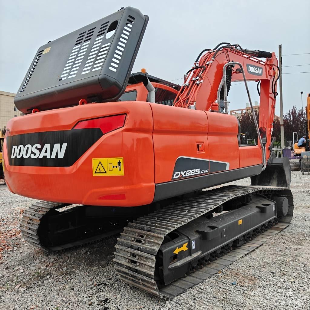 Doosan DX225LC-9C Гусеничні екскаватори
