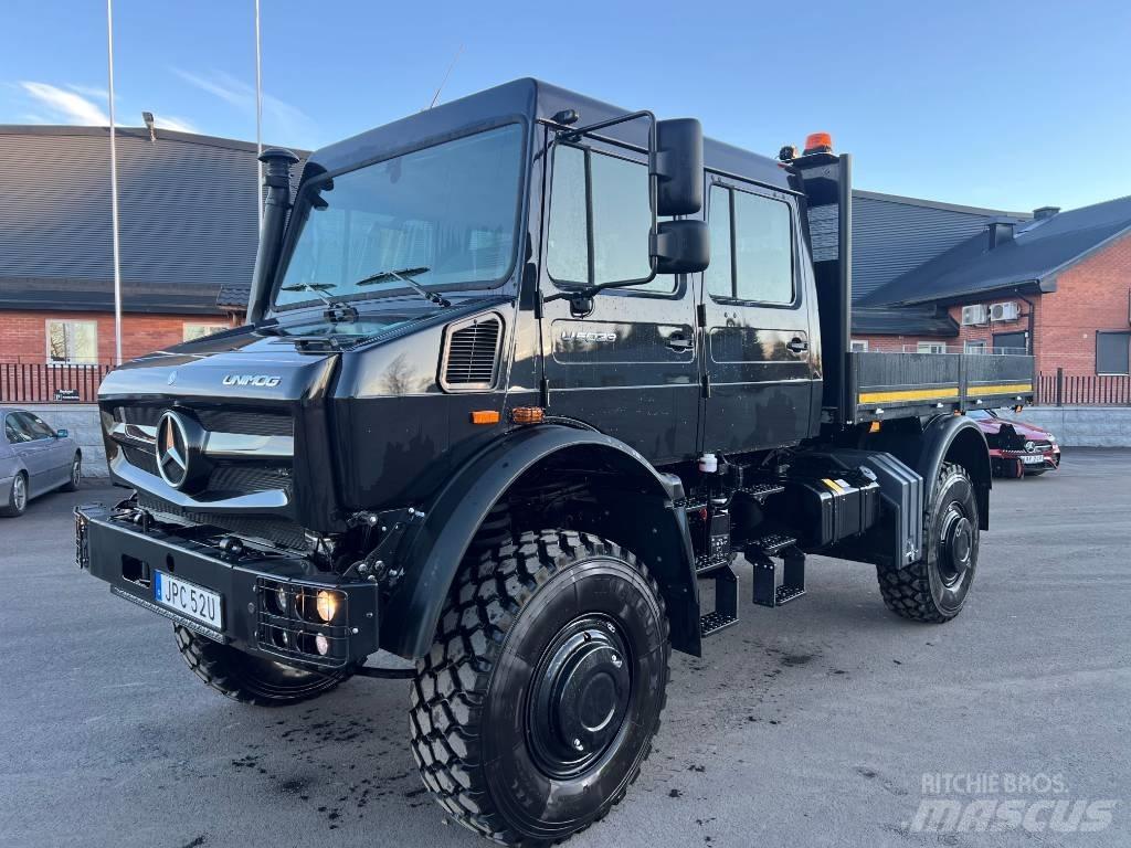Mercedes-Benz Unimog Вантажівки-платформи/бокове розвантаження
