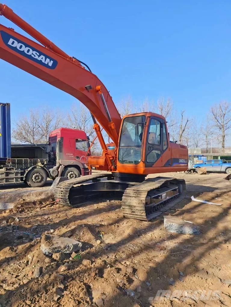 Doosan DH225LC-7 Гусеничні екскаватори