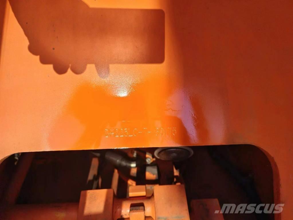 Doosan DH225LC-7 Гусеничні екскаватори