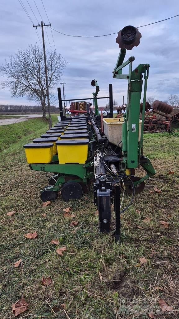 John Deere 1760 Cажалки