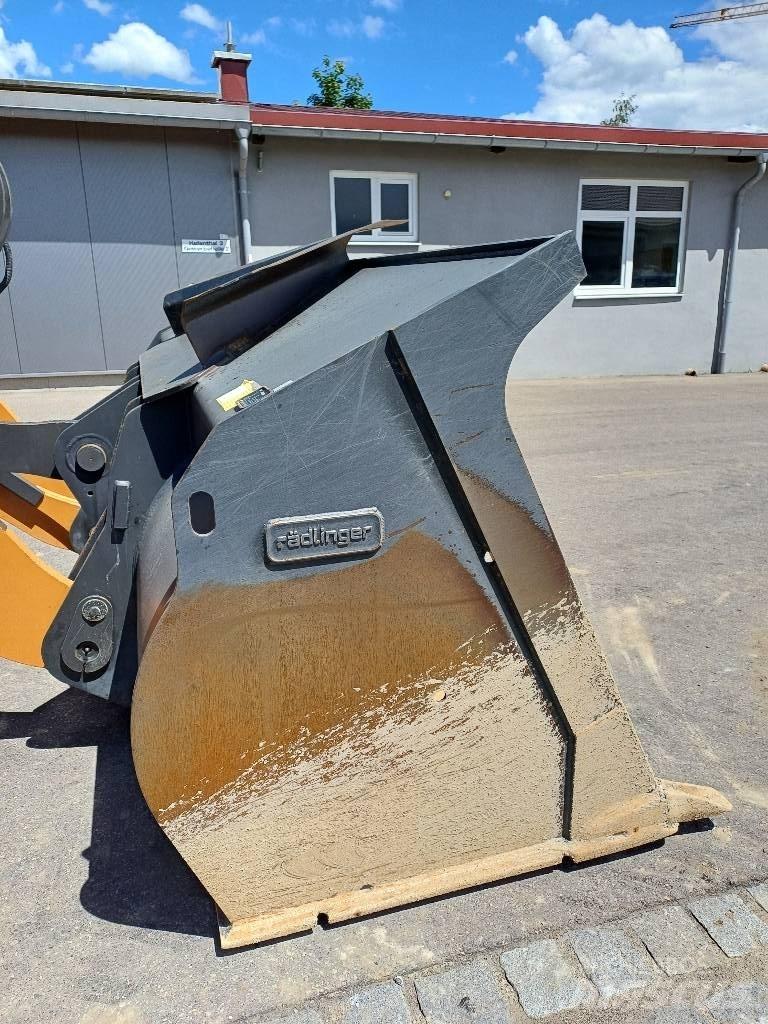 CASE 821 G Фронтальні навантажувачі
