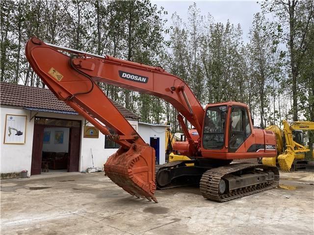 Doosan DH225 Гусеничні екскаватори