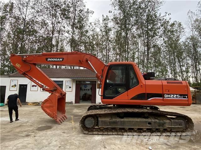 Doosan DH225 Гусеничні екскаватори