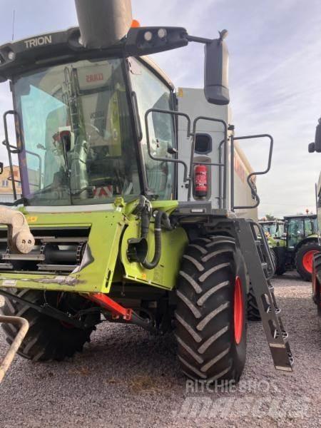 CLAAS TRION 530 Зернозбиральні комбайни