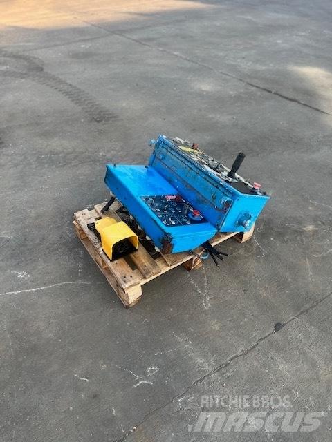 Genie CONTROL PANEL Колінчаті підйомники