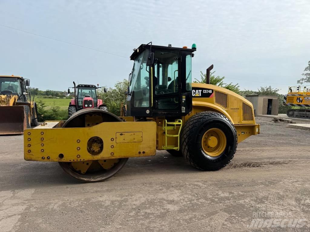 CAT CS 74 B Грунтові котки