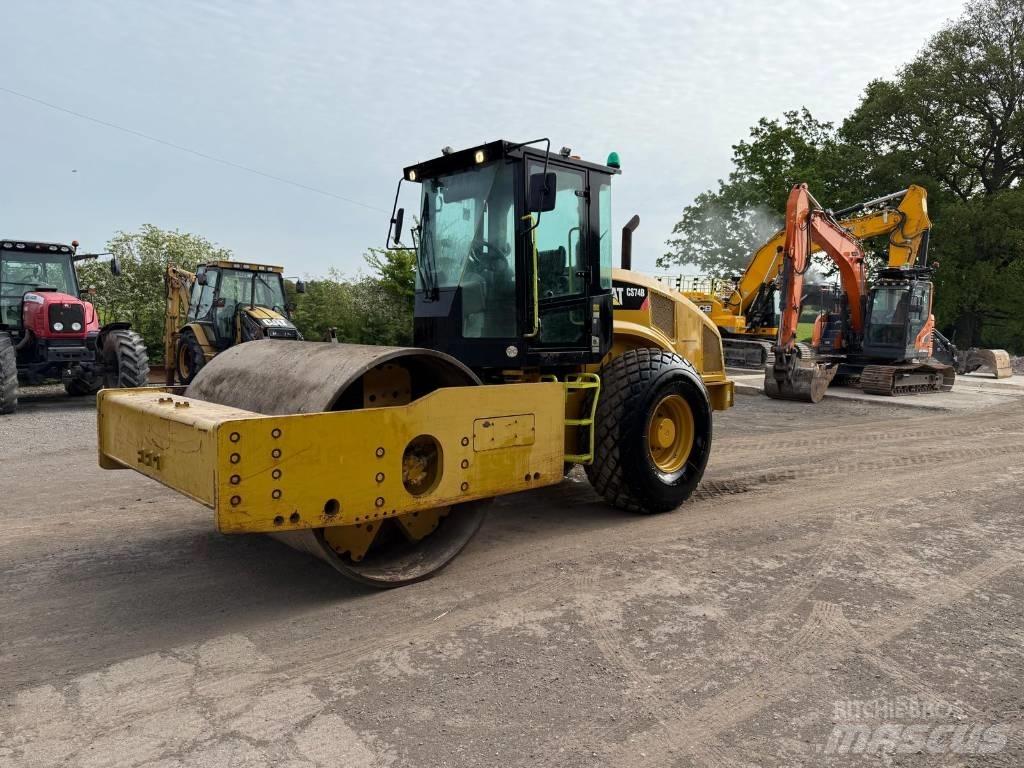 CAT CS 74 B Грунтові котки