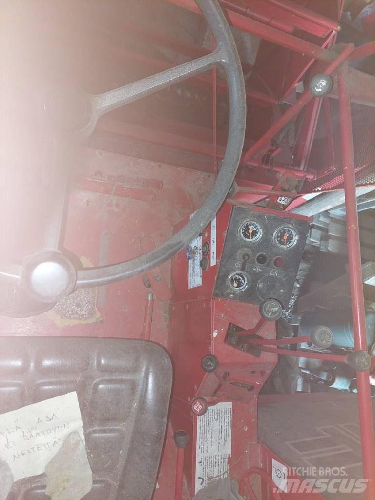 Massey Ferguson 330 Зернозбиральні комбайни