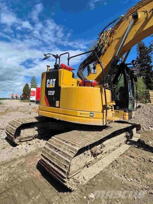 CAT 325FLCR Гусеничні екскаватори