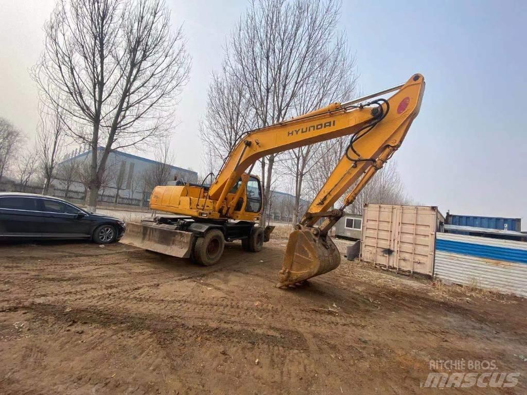 Hyundai R210WD Колісні екскаватори