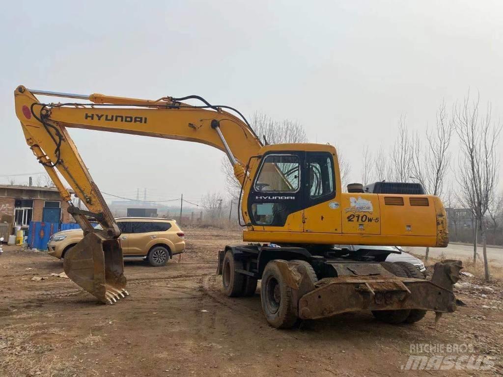 Hyundai R210WD Колісні екскаватори